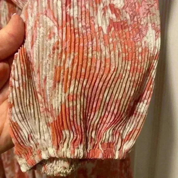 Anthropologie ASTR , NEW medium, peachy orange pink and cream colors feminine - Picture 8 of 14